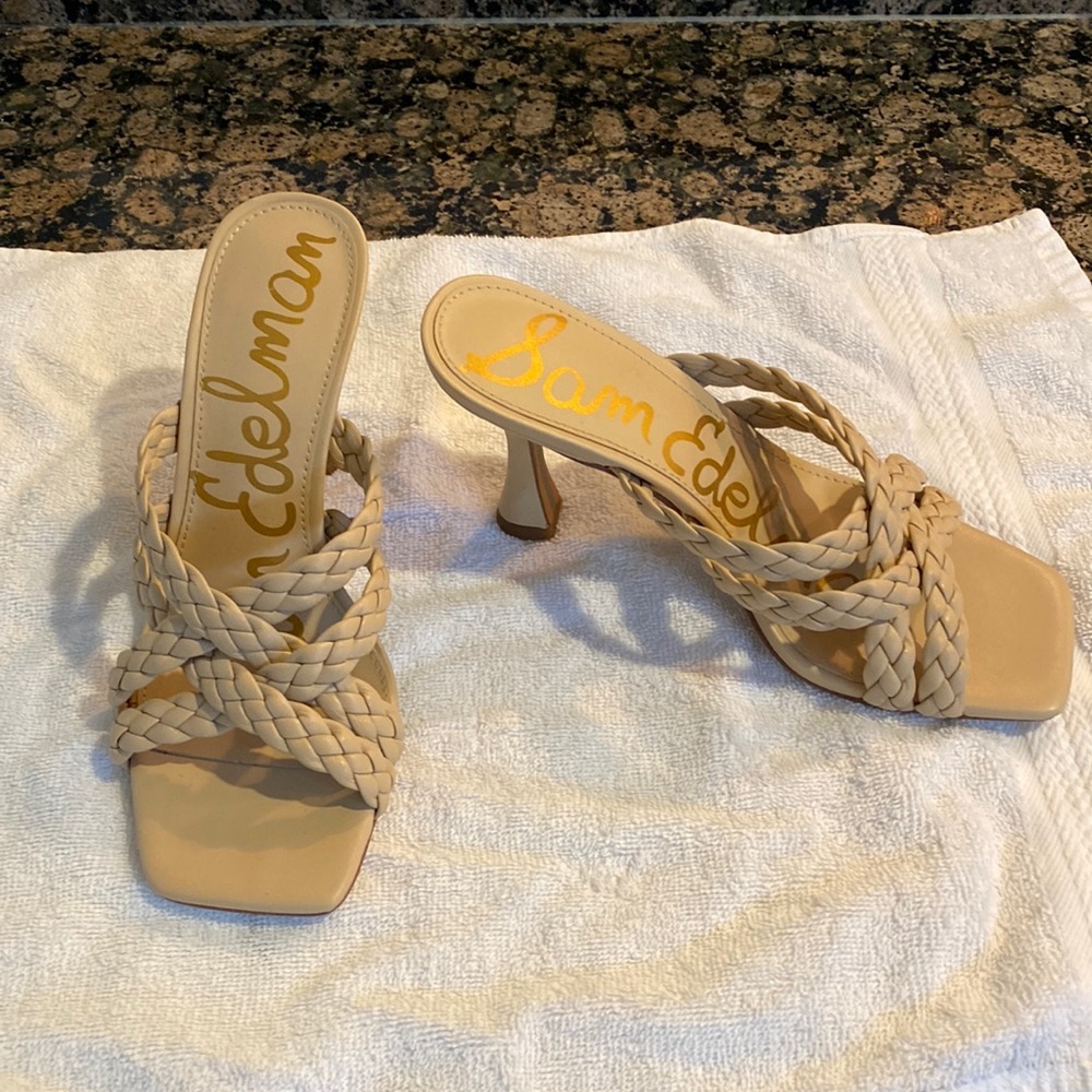 Comfortable square toe sandal size 6